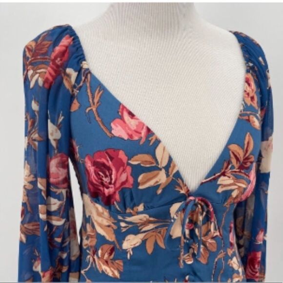 Urban Outfitters Size Small Blue Floral Cropped Top Blouse V-Neck Womens Viscose - Picture 5 of 9